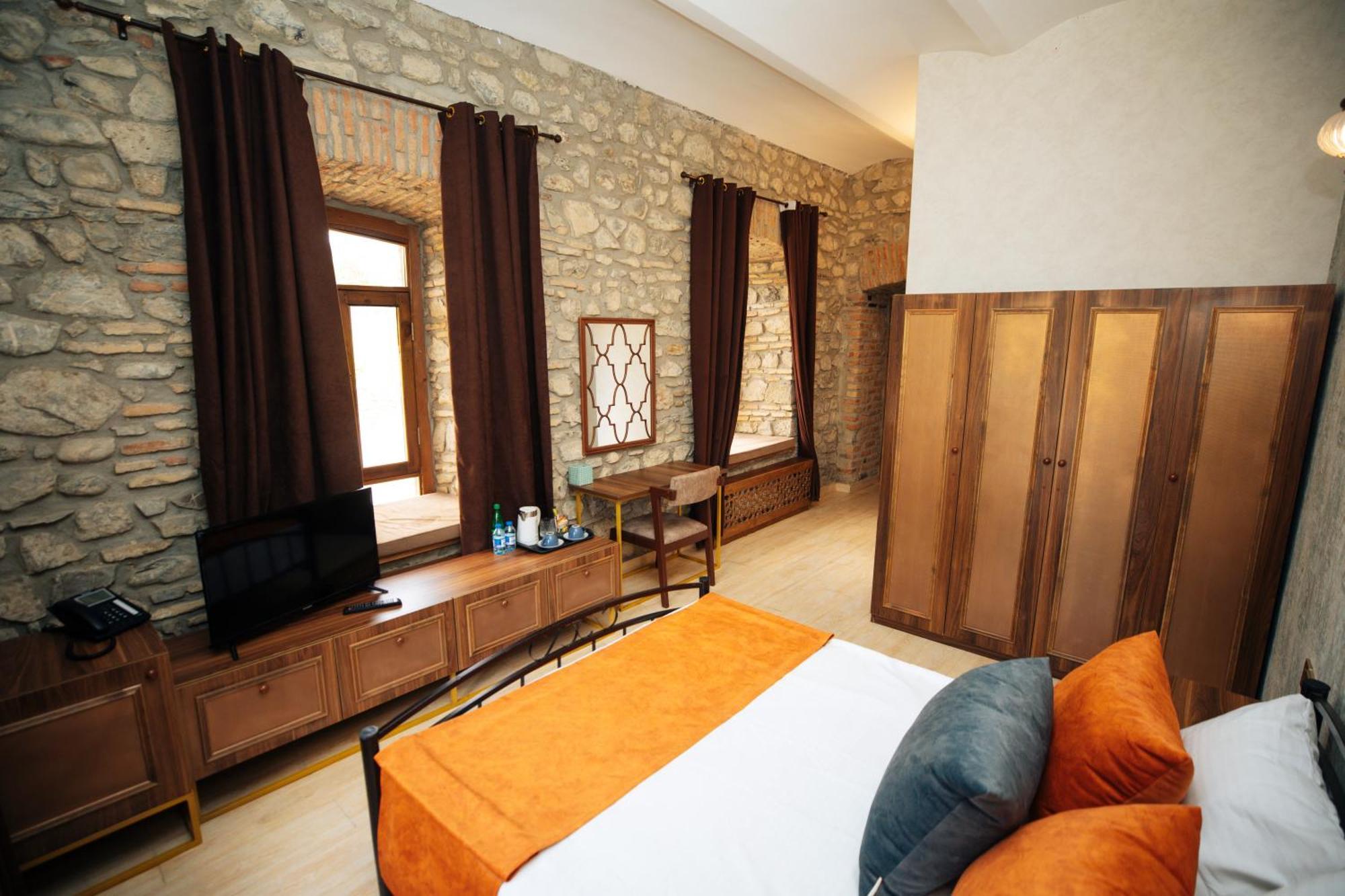 Art Hotel By Abad Guest Şǝki Exterior foto